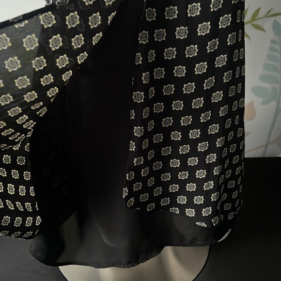 4/$20 Rickis Large Flowy Tank Top - Picture 4 of 9